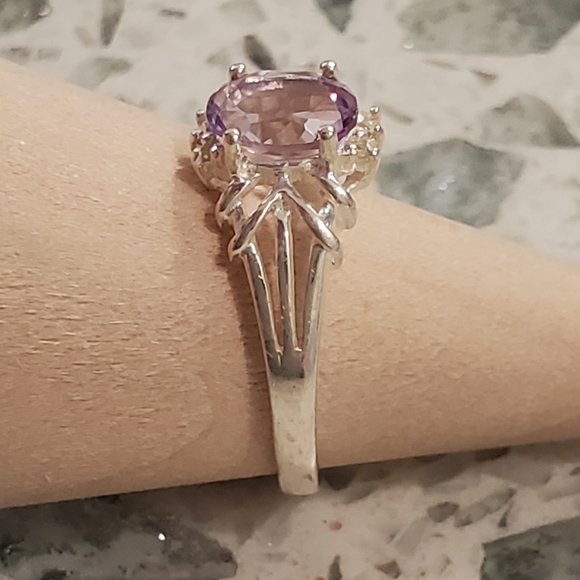 Sterling Silver and Amethyst Ring - Picture 3 of 4